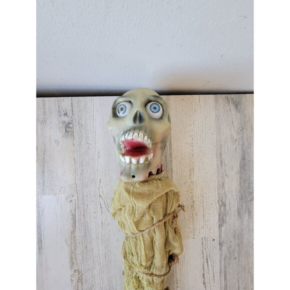 Gemmy wiggle zombie body bag hanging prop Halloween decor - Picture 3 of 7